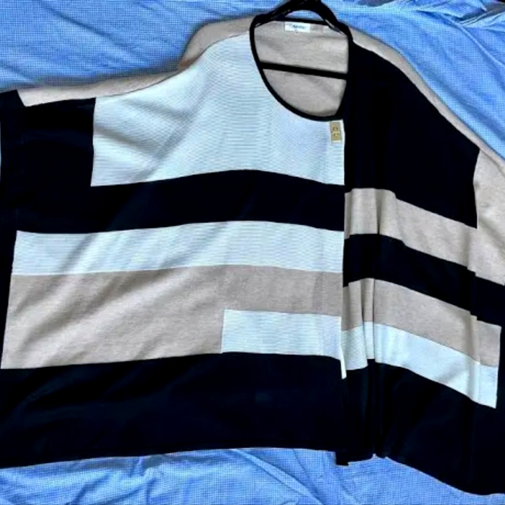 NWT Calvin Klein Sweater Cape